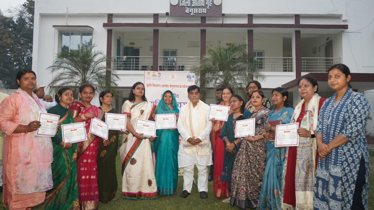 महिला कृषकों को बेगूसराय में कृषि मंत्री ने अंतर्राष्ट्रीय महिला दिवस पर किया सम्मानित